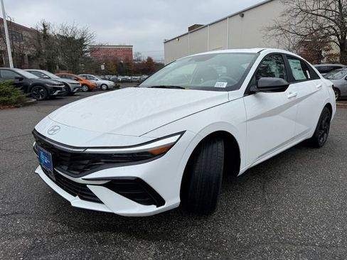 New 2026 Hyundai Elantra SEL Sport image 3