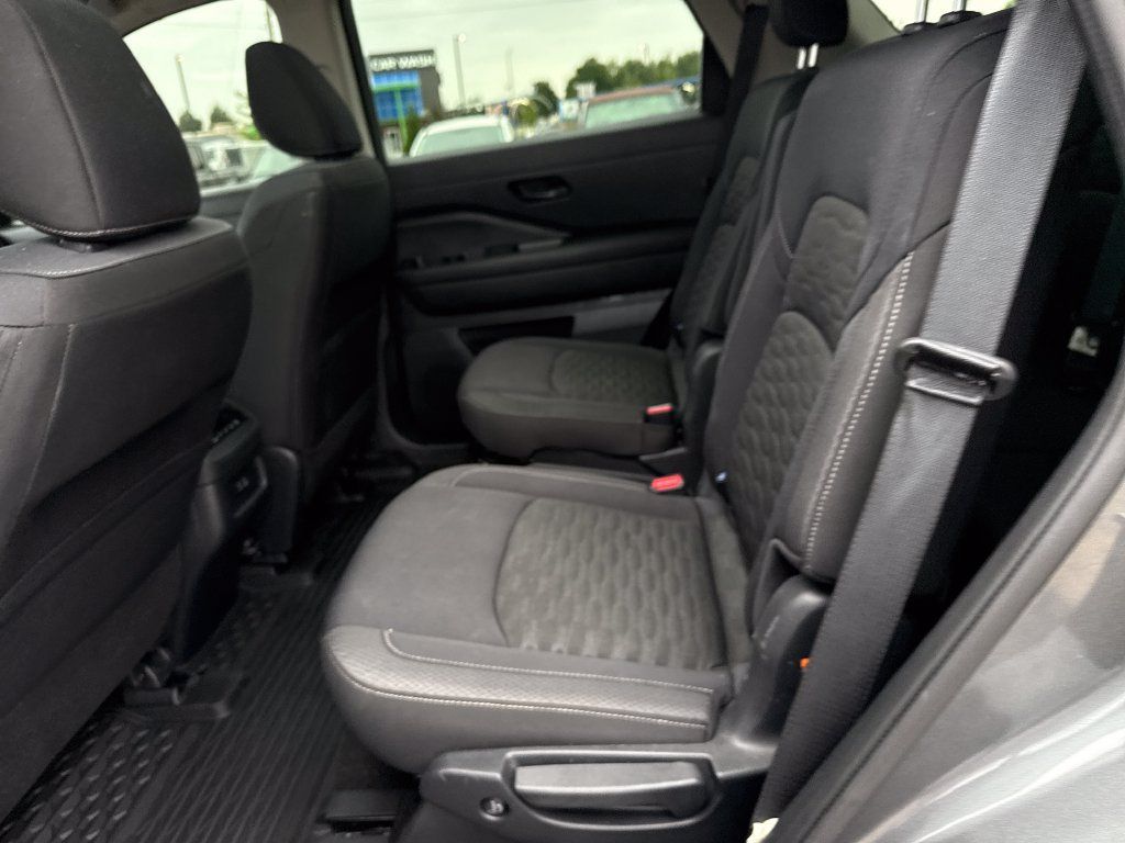 Used 2025 Nissan Pathfinder SV w/ SV Premium Package FWD image 38