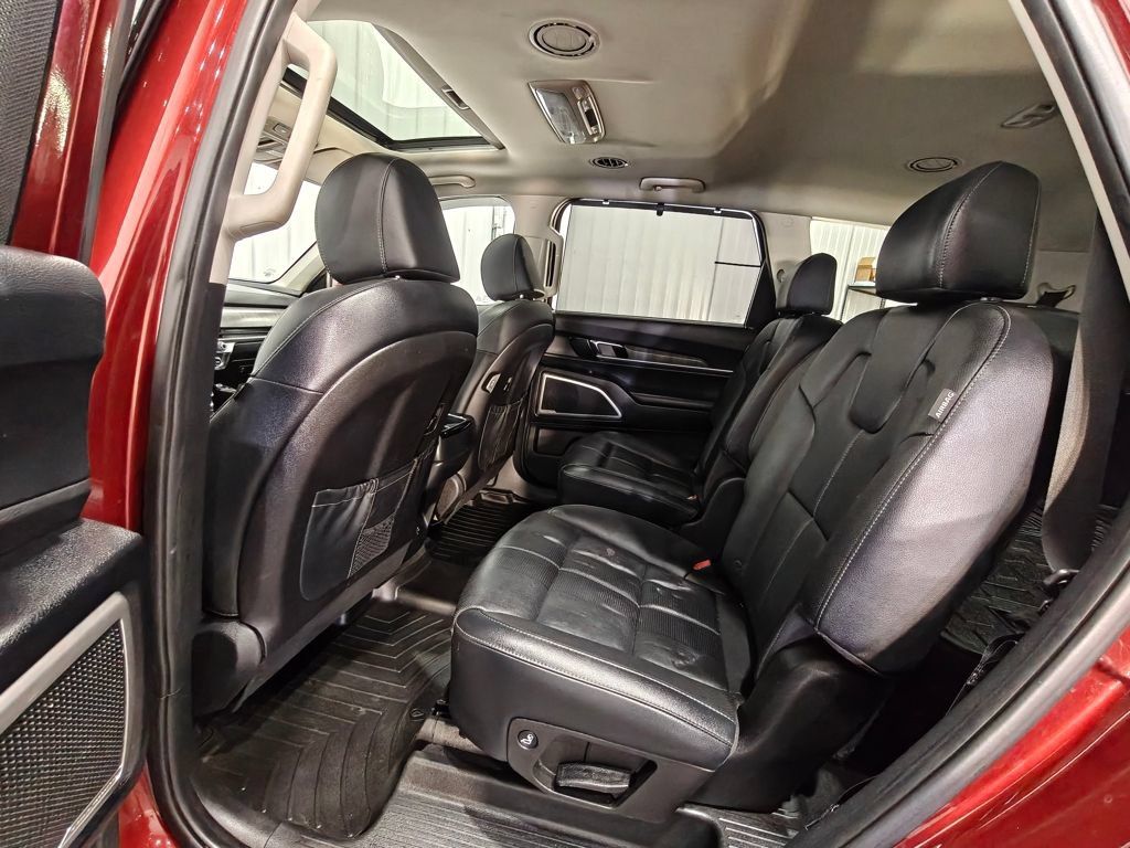 Used 2023 Kia Telluride EX w/ EX Captain's Chair Package AWD/4WD image 29