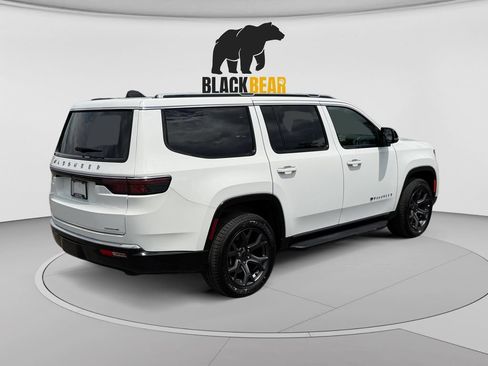 Used 2024 Jeep Wagoneer Series II AWD/4WD image 3