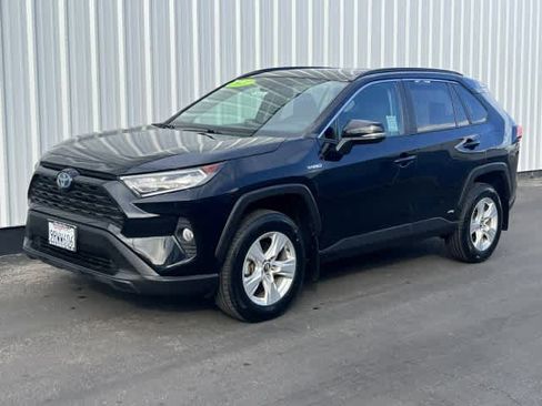 Used 2021 Toyota RAV4 XLE image 1
