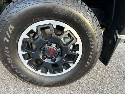 Used 2024 Toyota Tacoma TRD Off-Road image 15