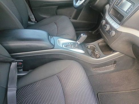 Used 2020 Dodge Journey SE w/ SE Popular Equipment Group FWD image 38