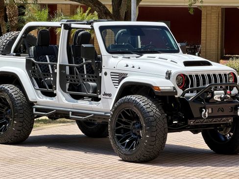 Used 2026 Jeep Wrangler Unlimited Sahara AWD/4WD image 12