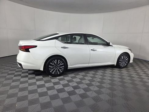Used 2024 Nissan Altima 2.5 SV w/ SV Premium Package FWD image 6