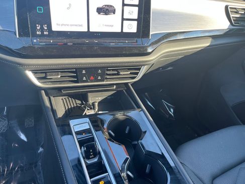 Used 2025 Volkswagen Atlas Cross Sport SE image 37