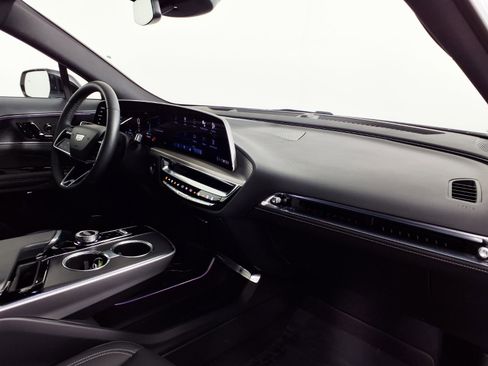 Certified 2024 Cadillac Lyriq Luxury RWD image 9