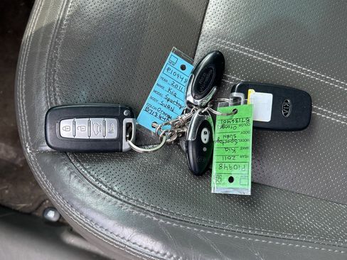 Used 2011 Kia Sportage EX w/ Premium Pkg w/Leather Seats image 18