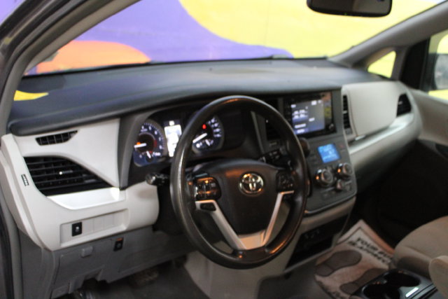 Used 2019 Toyota Sienna LE FWD image 14