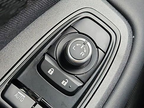 Used 2025 Subaru Outback Premium image 25