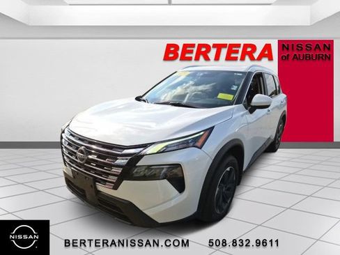 Used 2025 Nissan Rogue SV w/ SV Premium Package AWD/4WD image 5