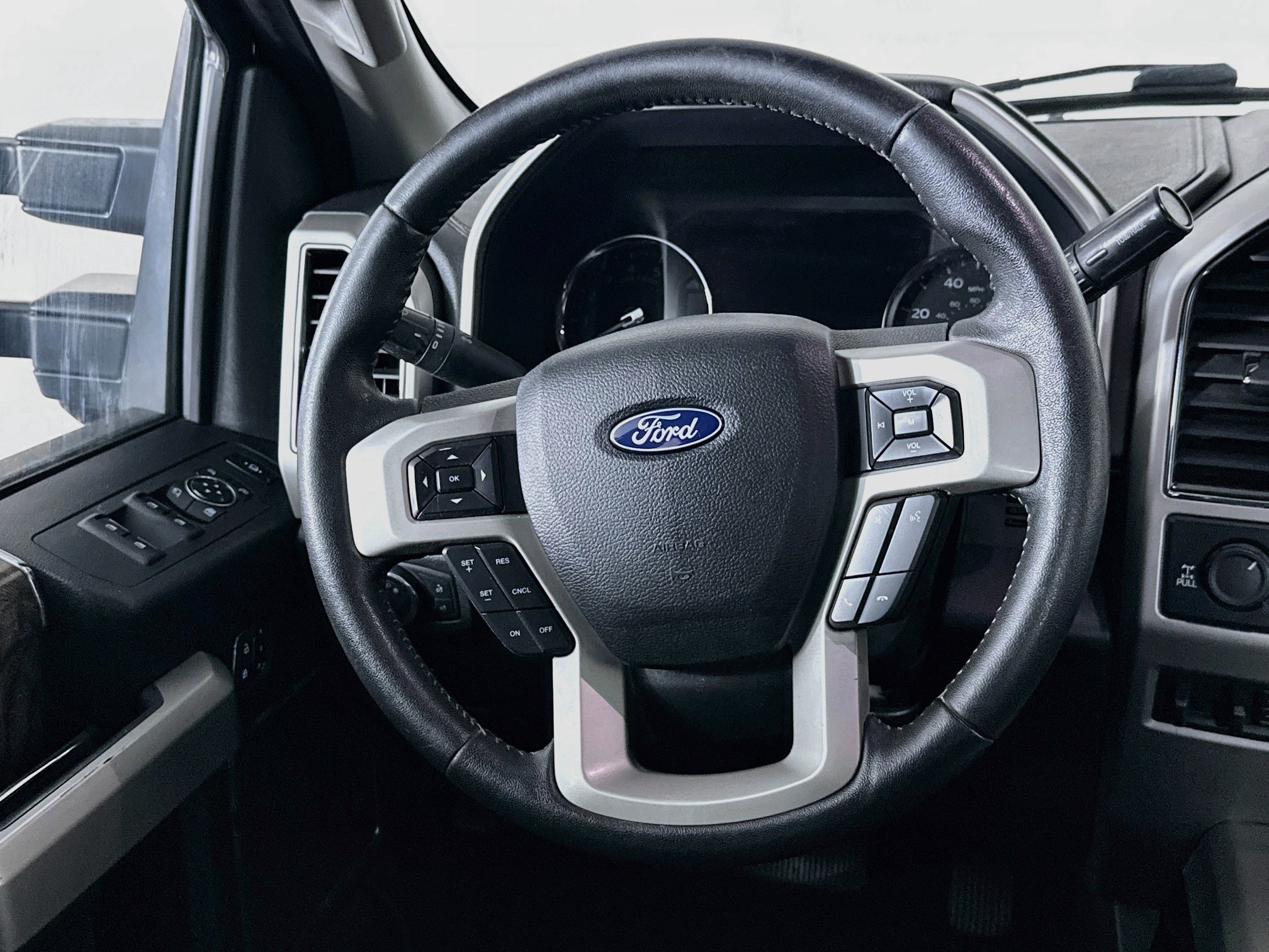 Used 2019 Ford F350 Lariat w/ Chrome Package AWD/4WD image 18