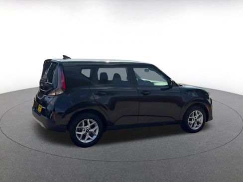 Used 2025 Kia Soul LX w/ LX Technology Package FWD image 14
