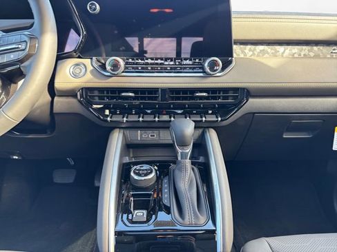 New 2026 Chevrolet Colorado ZR2 w/ Off-Road Front Bumper Package image 11