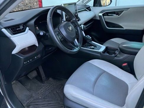 Used 2019 Toyota RAV4 Limited w/ Cold Weather Package image 5