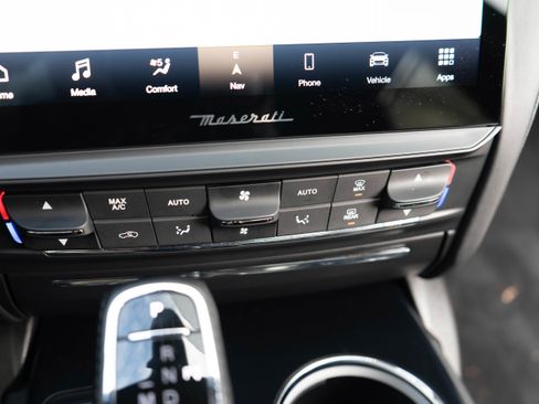 Used 2021 Maserati Quattroporte Trofeo image 20