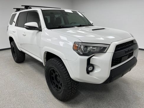 Used 2022 Toyota 4Runner TRD Off-Road Premium AWD/4WD image 2