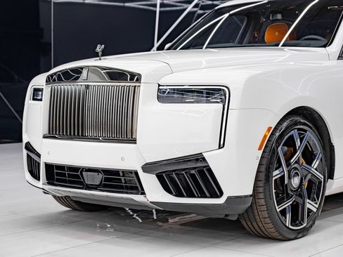 Used 2025 Rolls-Royce Cullinan Black Badge AWD/4WD image 4
