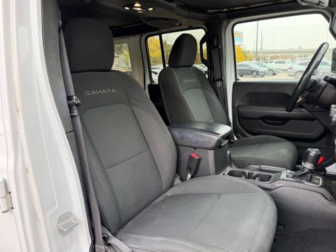 Used 2019 Jeep Wrangler Unlimited Sahara image 10