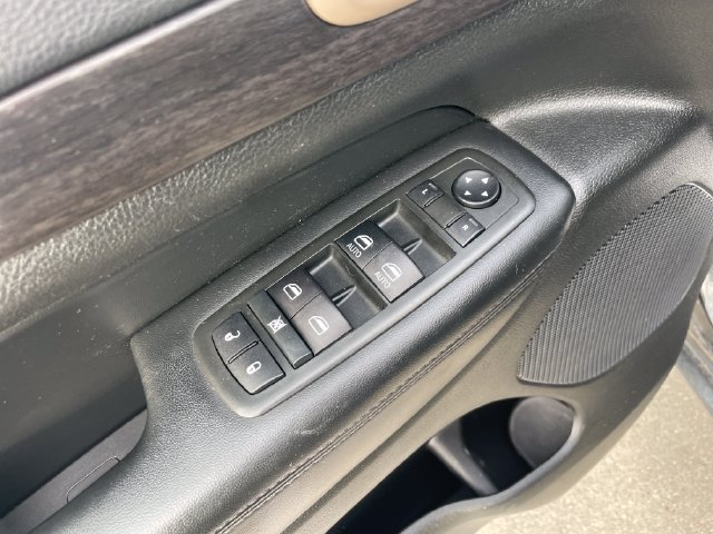 Used 2014 Jeep Grand Cherokee Laredo w/ 18" Wheel & 8.4" Radio Group AWD/4WD image 25