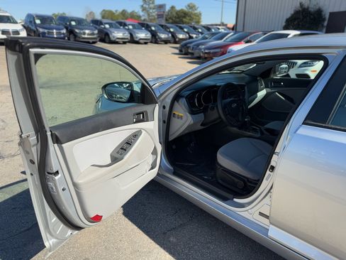 Used 2013 Kia Optima LX image 9