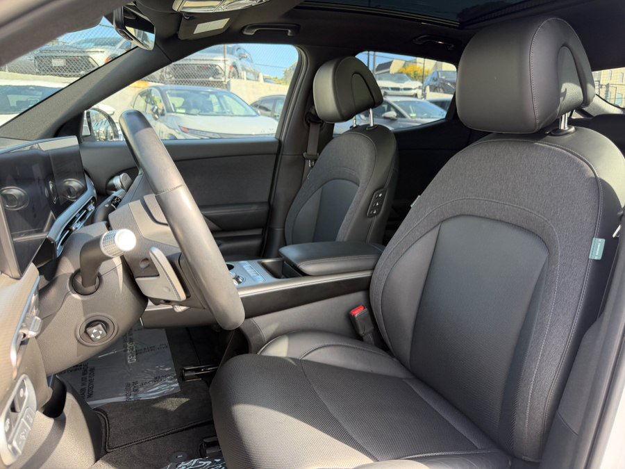 Used 2024 Genesis GV60 RWD image 21