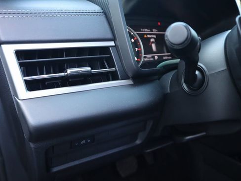 Used 2024 Mitsubishi Outlander SE Black Edition image 23