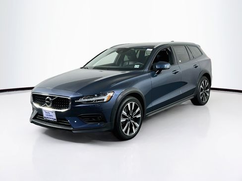 Used 2021 Volvo V60 T5 Cross Country w/ Climate Package AWD/4WD image 1