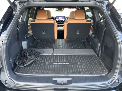 Used 2024 Toyota Highlander Platinum image 24