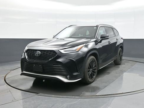 Certified 2025 Toyota Highlander XSE image 3