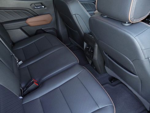 Used 2025 GMC Canyon AT4 w/ Nightfall Edition AWD/4WD image 35