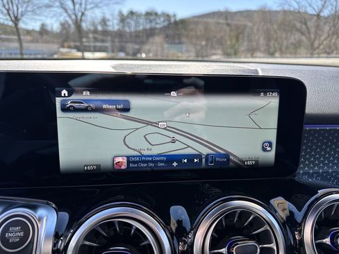 New 2025 Mercedes-Benz GLB 250 250 4MATIC image 21