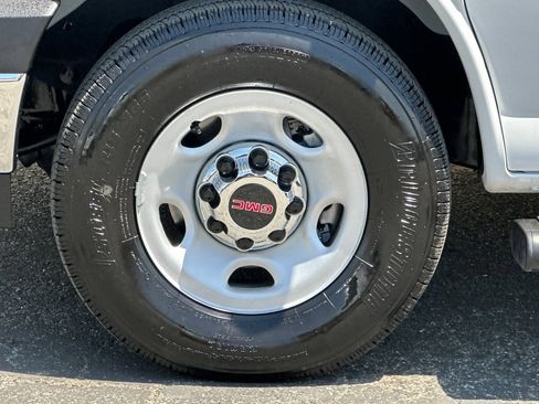Certified 2025 GMC Savana 3500 LT w/ LT Preferred Equipment Group RWD image 34