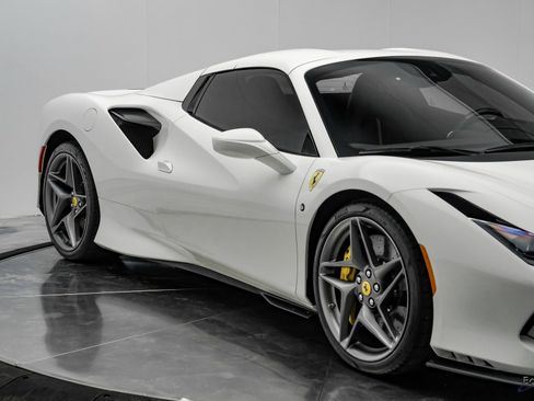 Used 2022 Ferrari F8 Tributo image 42