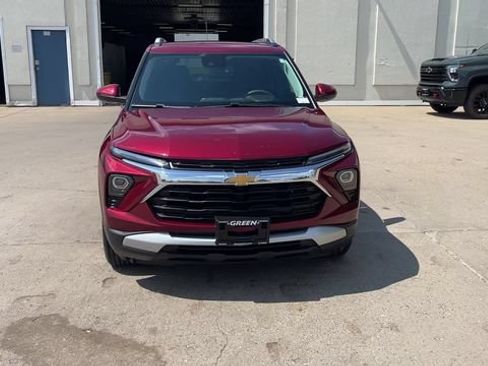 Used 2025 Chevrolet TrailBlazer LT AWD/4WD image 3