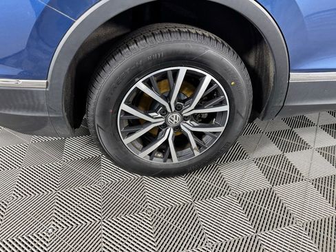 Used 2020 Volkswagen Tiguan SE image 32