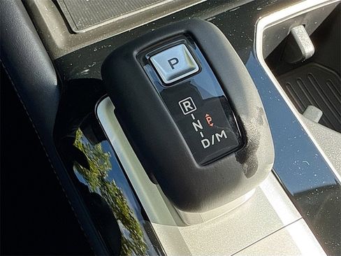 New 2025 Mitsubishi Outlander SE image 17