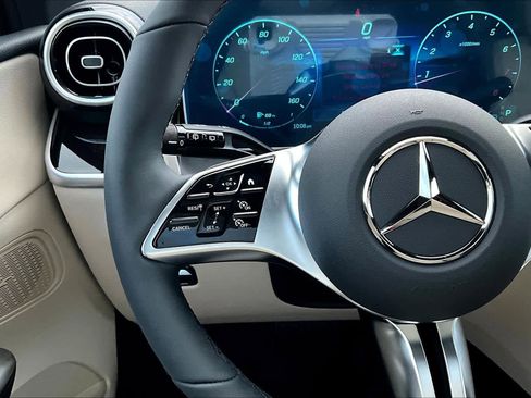 Used 2026 Mercedes-Benz GLC 300 image 22