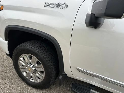 Used 2024 Chevrolet Silverado 2500 High Country w/ High Country Premium Package AWD/4WD image 8