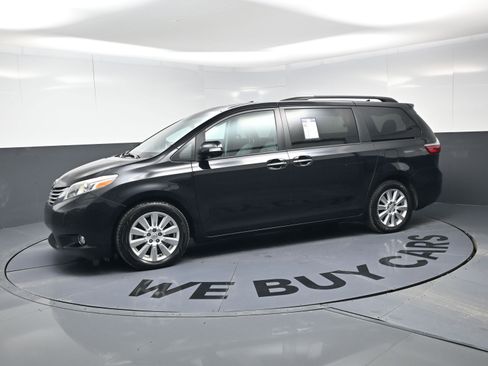 Used 2017 Toyota Sienna Limited Premium image 6