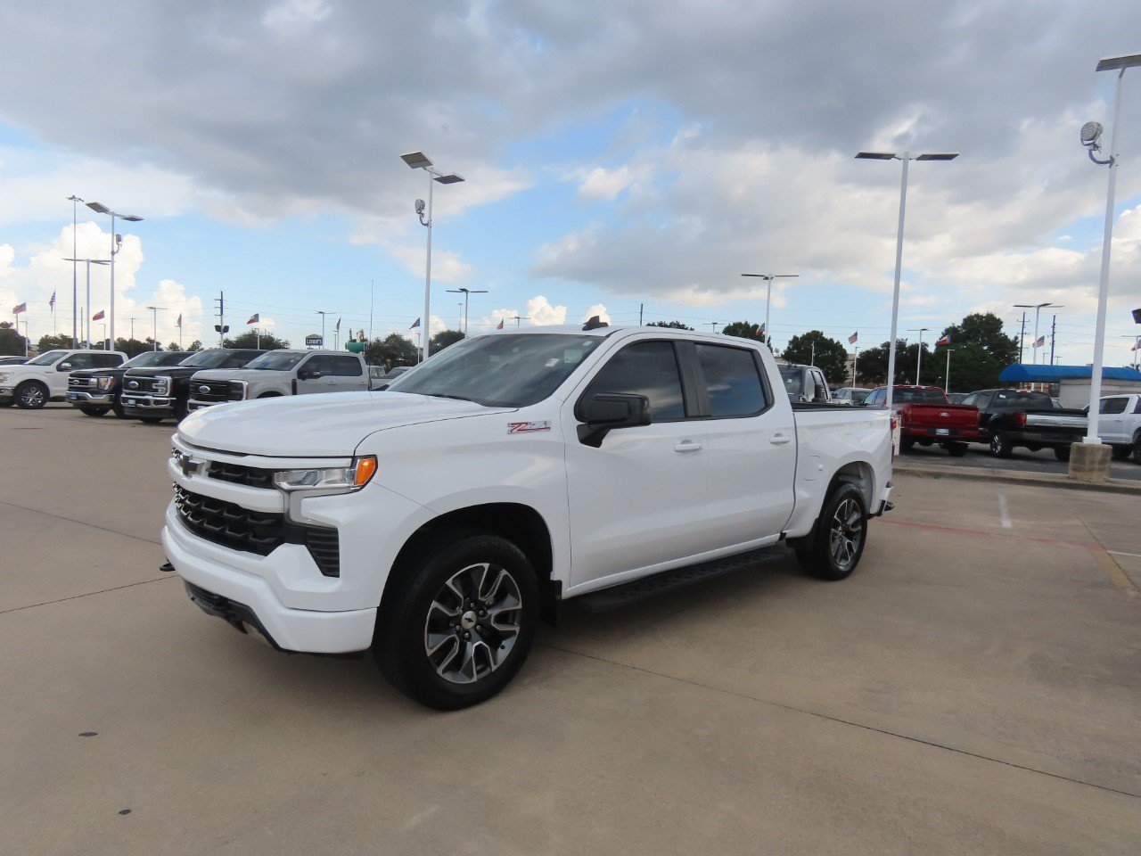 Used 2024 Chevrolet Silverado 1500 RST w/ Convenience Package II AWD/4WD image 2
