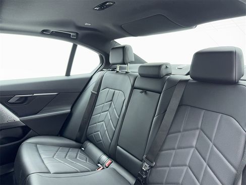 Used 2024 BMW 530i image 40