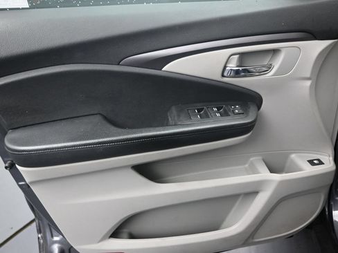 Used 2020 Honda Pilot EX image 10