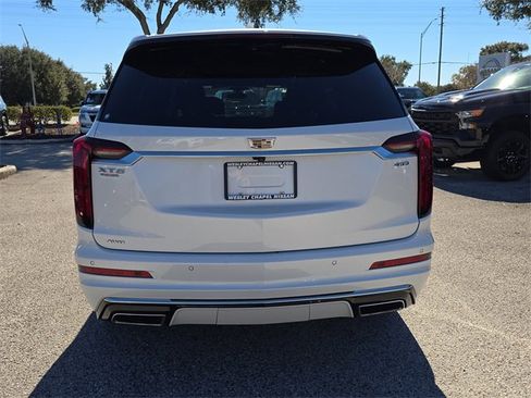 Used 2023 Cadillac XT6 Premium Luxury image 7