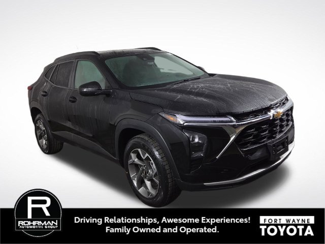 Used 2025 Chevrolet Trax LT FWD image 4
