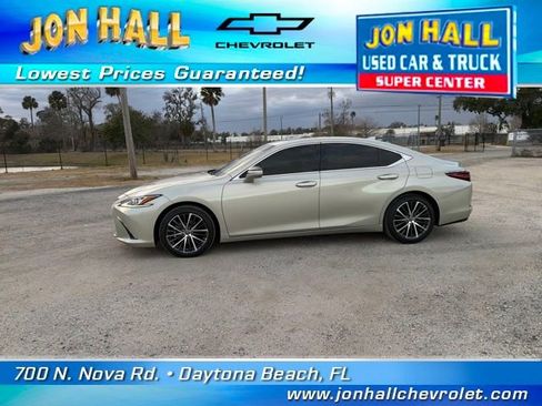 Used 2025 Lexus ES 350 350 4D Sedan image 4
