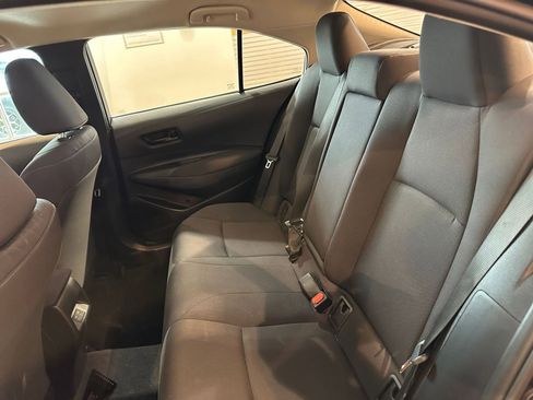 Used 2025 Toyota Corolla LE image 38