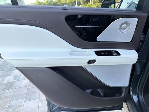 Certified 2022 Lincoln Aviator Black Label Grand Touring w/ Class IV Trailer Tow Package image 17