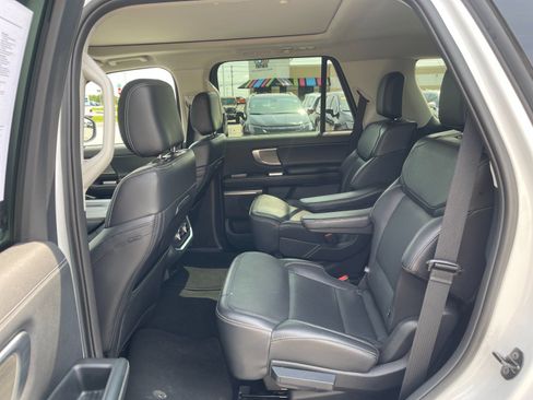 Used 2025 Ford Expedition Platinum AWD/4WD image 14