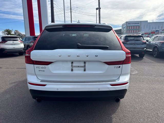 Used 2020 Volvo XC60 T5 Momentum w/ Protection Package Premier AWD/4WD image 6